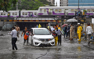 Monsoon covers Delhi, Mumbai together