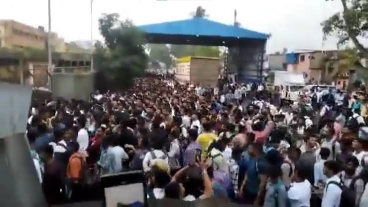 airport as.....  Back Stampede-like situation near Mumbai airport as thousands turn up for job vacancies
