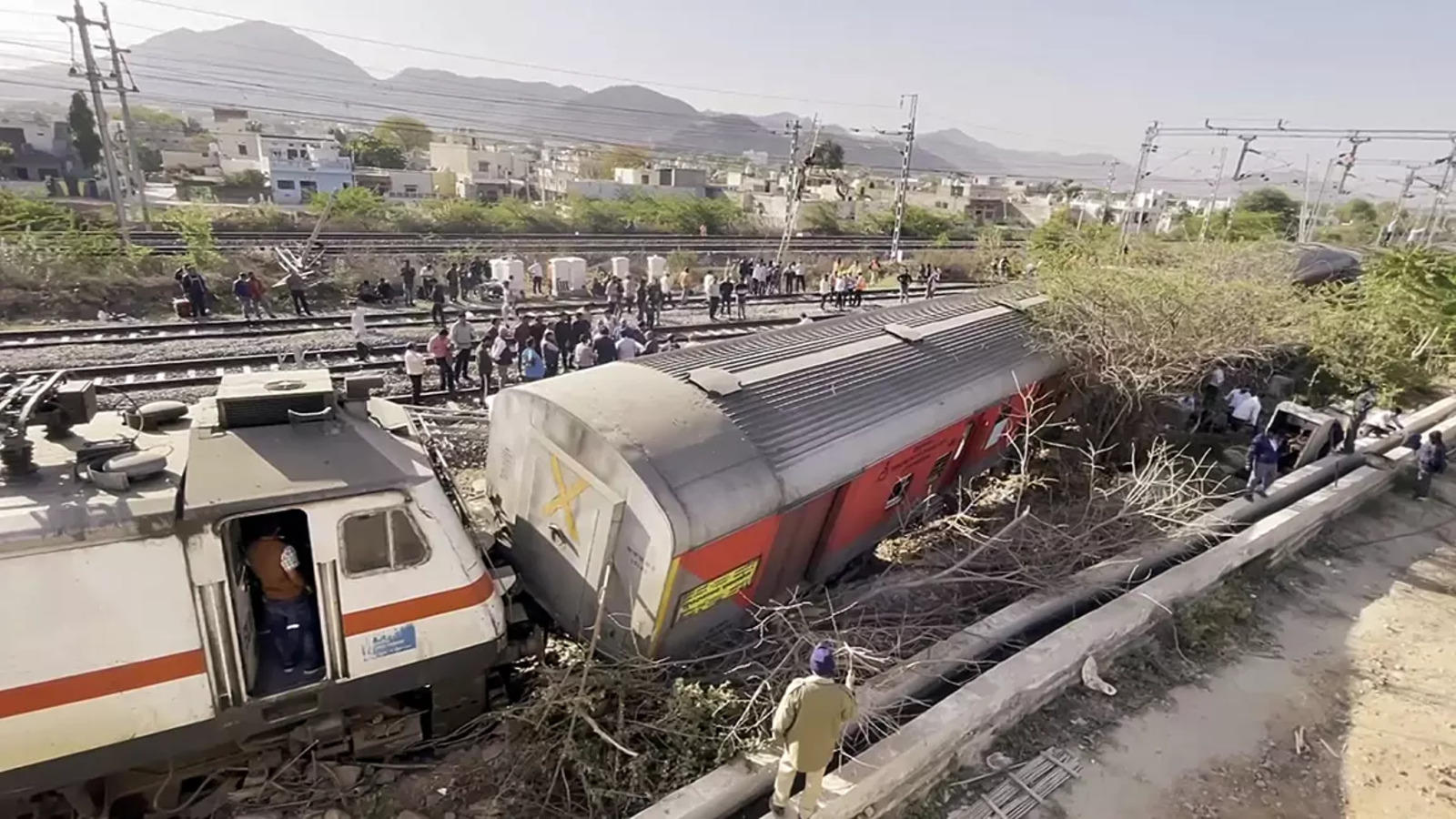 20 coaches of Sabarmati Express derail near Kanpur, no injuries reported