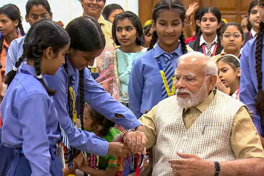 PM Modi greets people on Raksha Bandhan