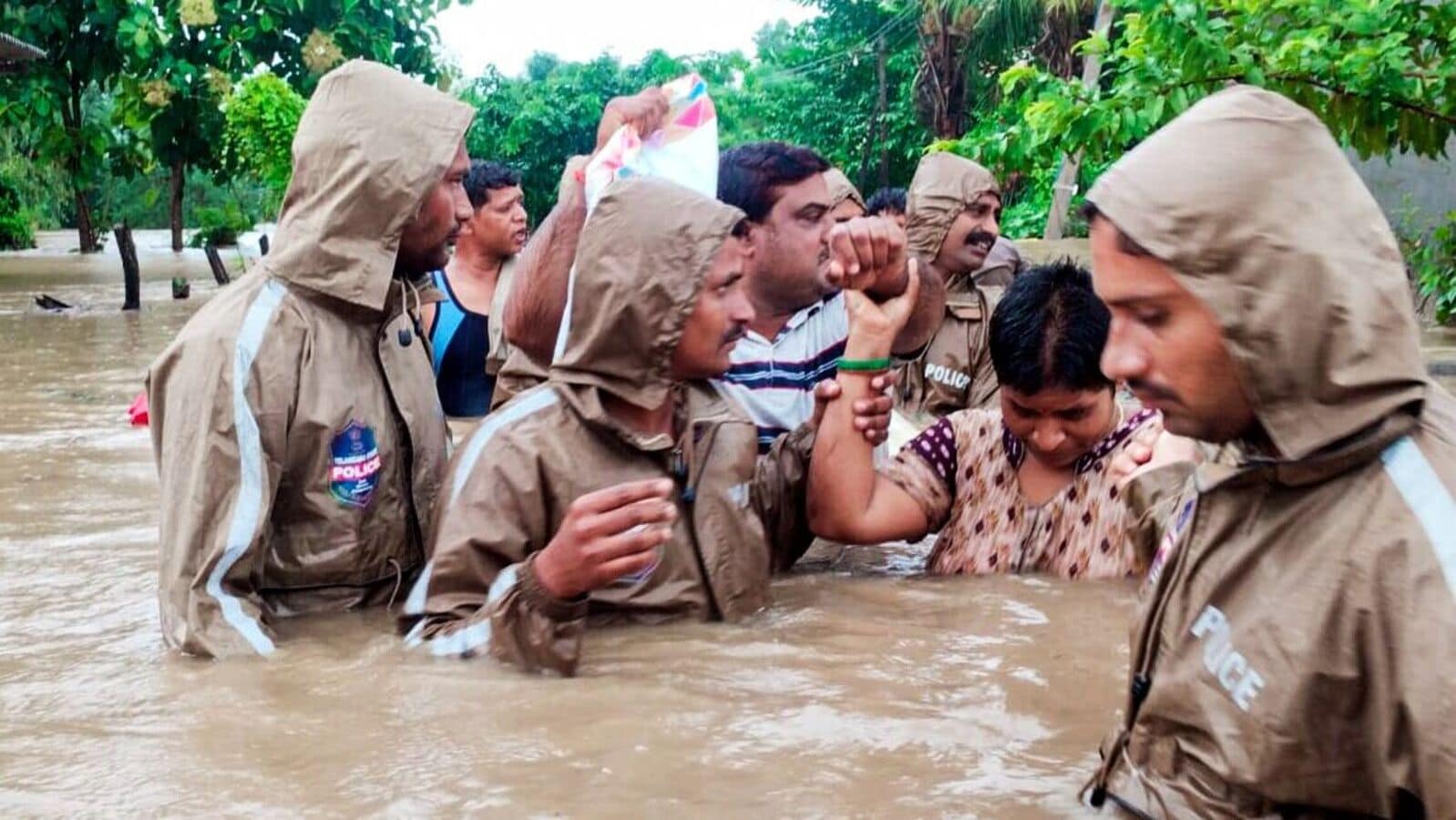 Central Ministers Review Damage from Recent Floods at Photo Exhibition  - Agency Report