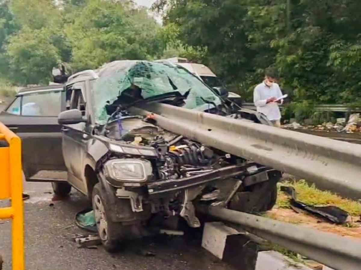 Delhi: Speeding SUV crashes into guardrail near Rajghat, five DU students injured